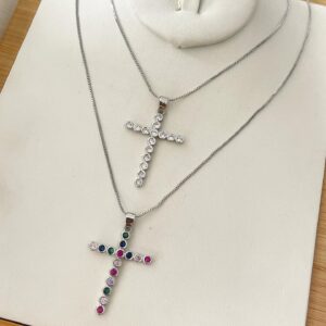 Colar Folheado Prata Crucifixo com Zircônias Circulares
